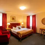 By Steiger Szálloda 4*